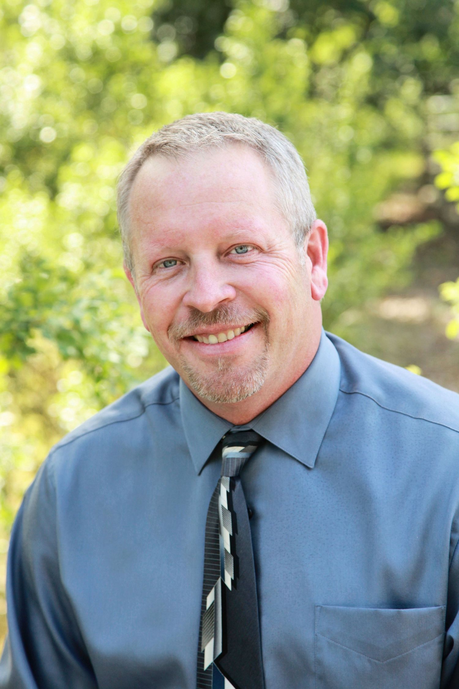 Headshot of insurance agent for farmers insurance