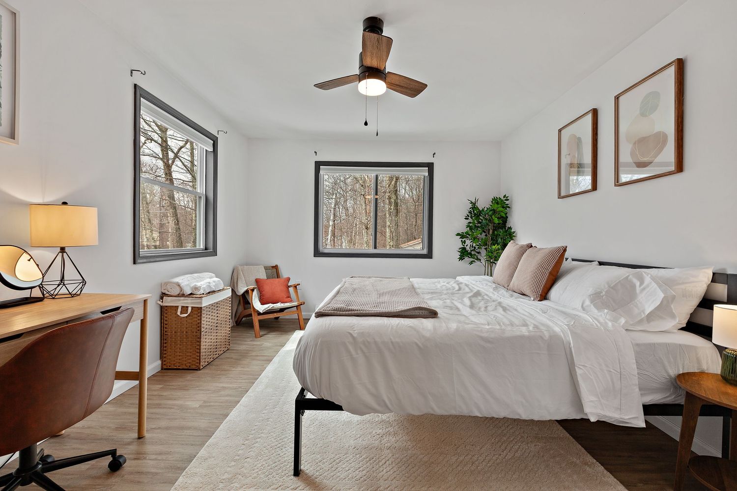Bedroom - vCOLUMNA PHOTOGRAPHY (Real Estate & Profesional Headshots) Poconos Short Term Rental