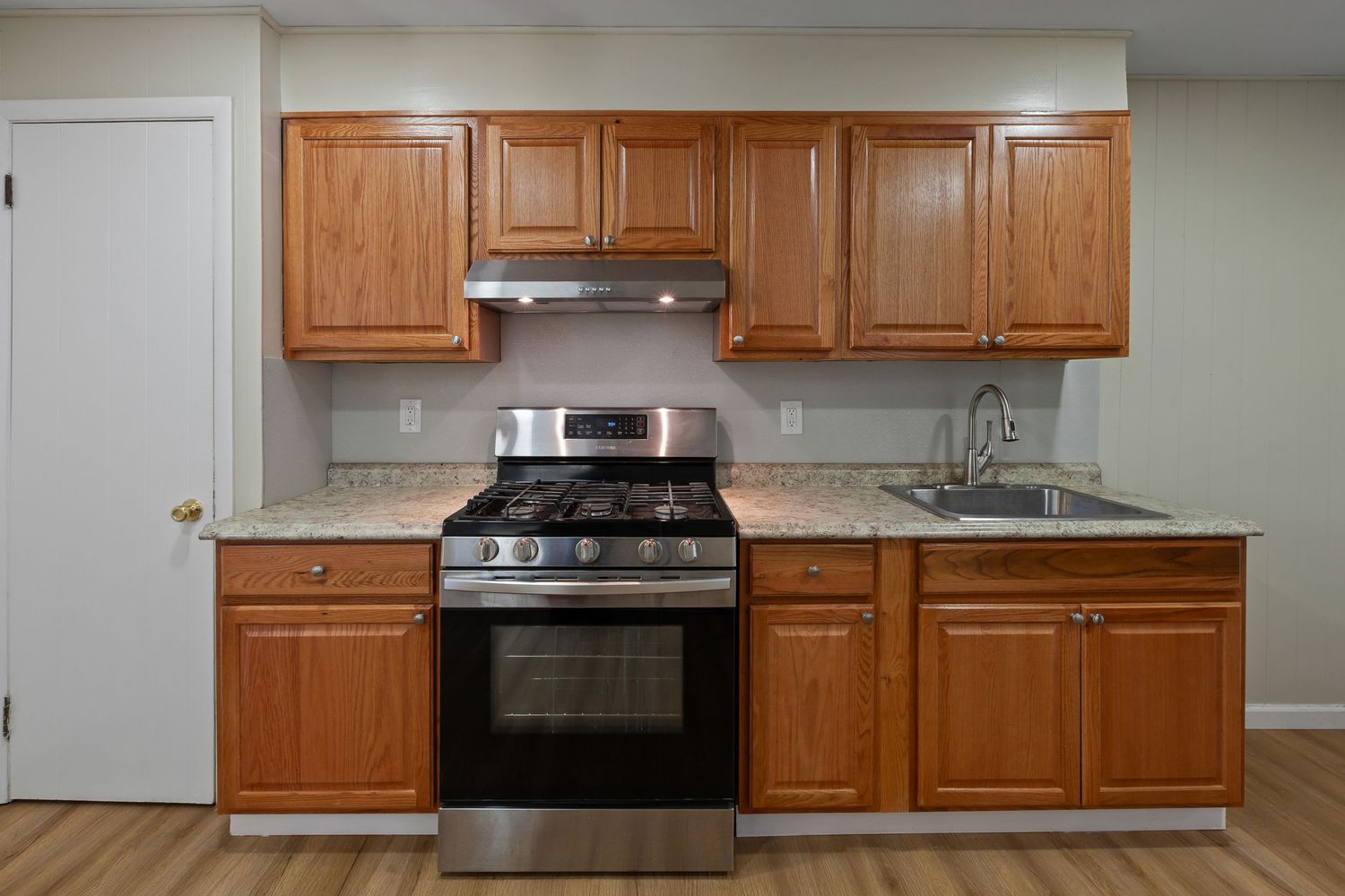 Clean renovated kitchen in the Lehigh Valley by vCOLUMNA Photography.
