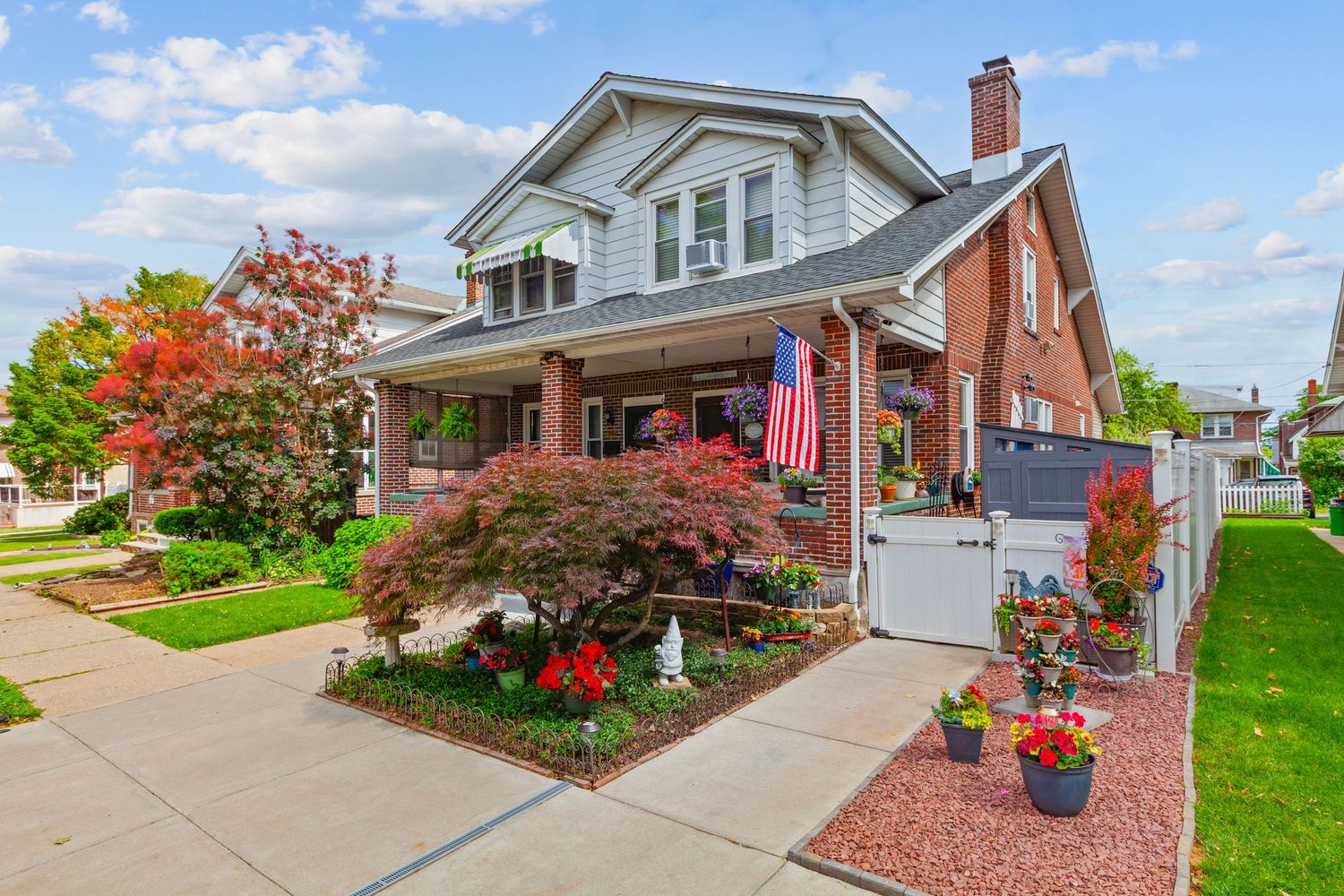 Twin home with beautiful landscape in the Lehigh Valley by vCOLUMNA Photography.