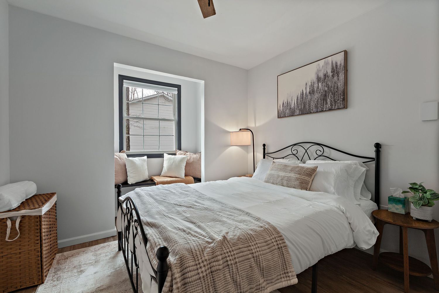 Bedroom - vCOLUMNA PHOTOGRAPHY (Real Estate & Profesional Headshots) Poconos Short Term Rental