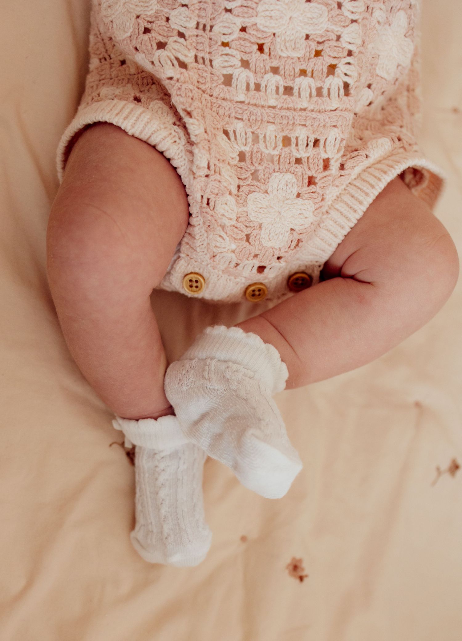 Documentary-style home newborn session highlighting real, unposed moments during the first weeks at home. Relaxed photography, Nottingham.