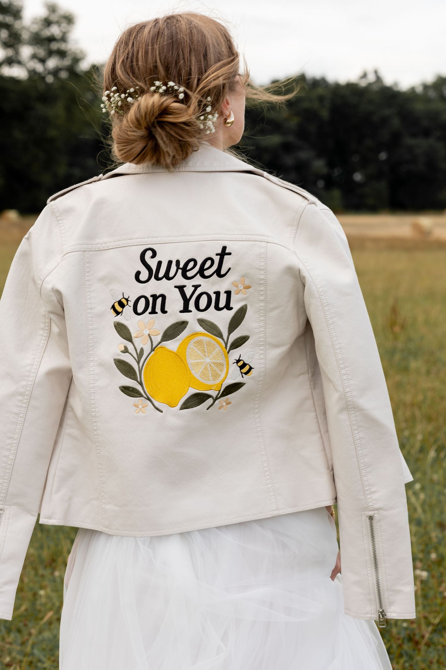 A zesty sweet bride in her leather jacket