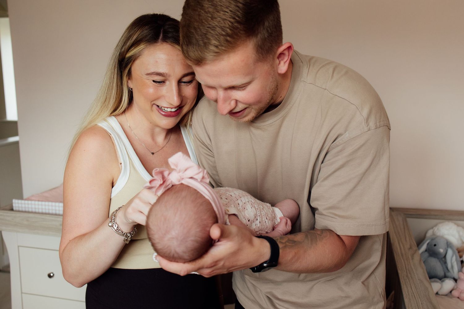 Documentary-style home newborn session highlighting real, unposed moments during the first weeks at home. Relaxed photography, Nottingham.