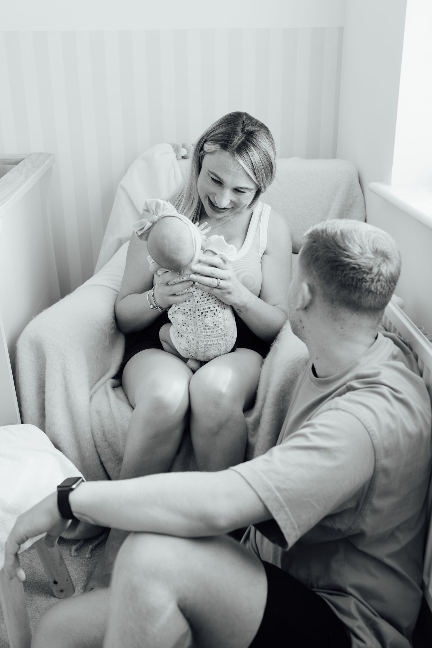 Documentary-style home newborn session highlighting real, unposed moments during the first weeks at home. Relaxed photography, Nottingham.
