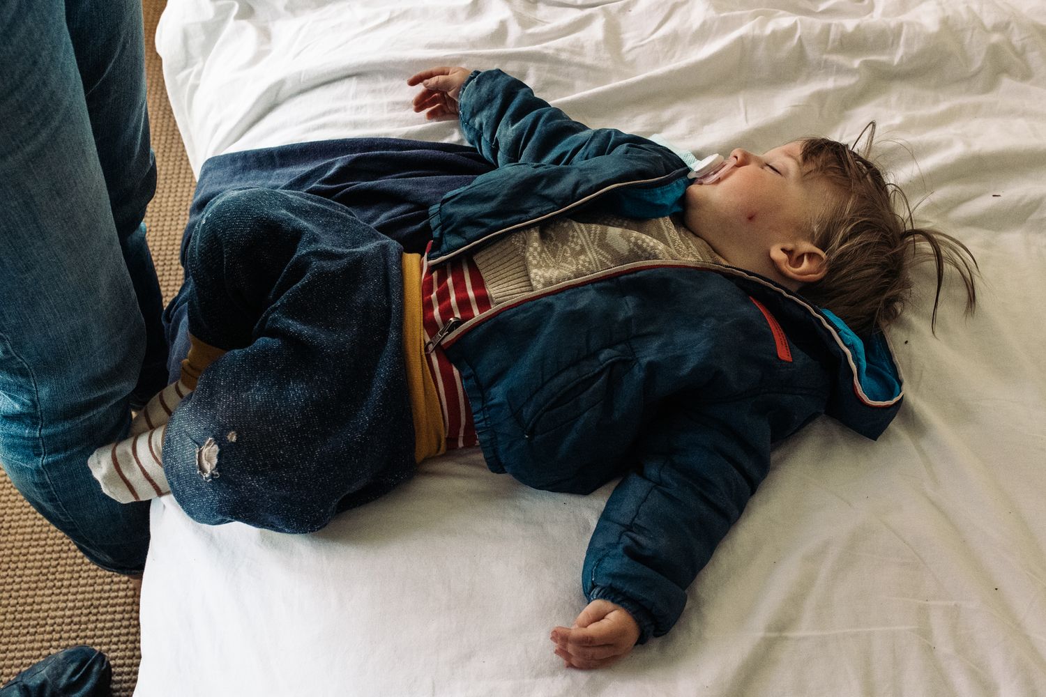 Ungestellte Familienfotografie – echter Moment im Alltag