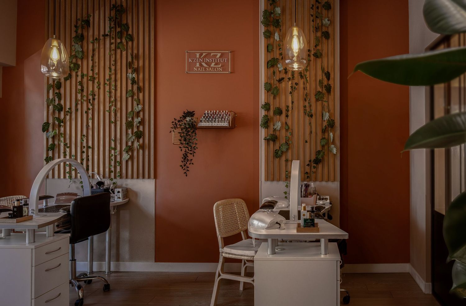 Photographie d’architecture intérieure réalisée par une photographe en Bretagne pour valorisation de lieu professionnel. Symétrie