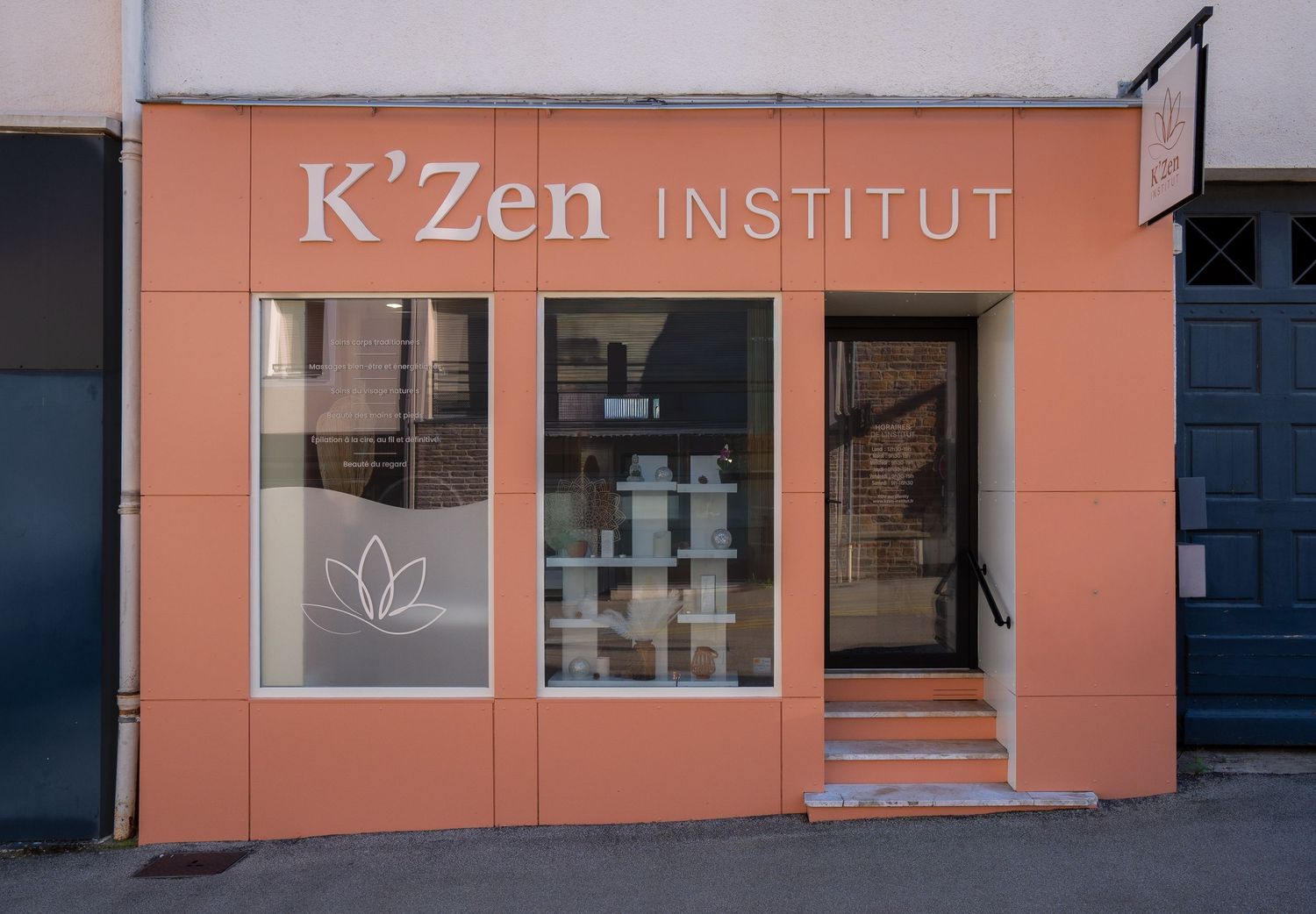 devanture de l'institut K'Zen à Bruz 
Mettre en avant son commerce pour plus de visibilité et pour que les clients vous trouvent.