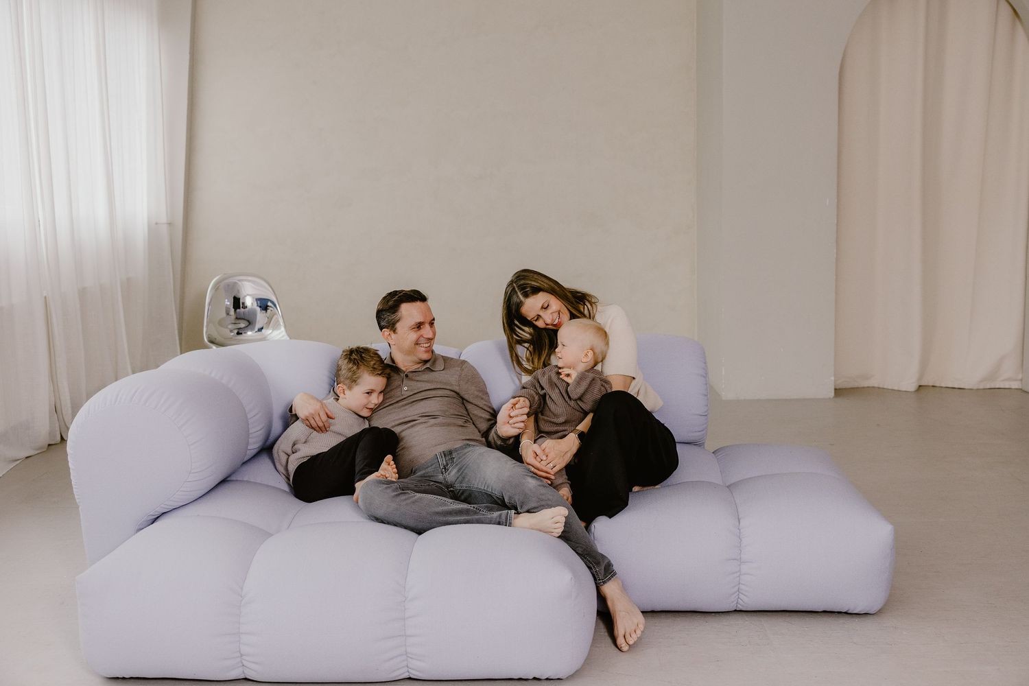 Fotostudio, Studio, Familienbilder, Familienfotos im Studio, Familienbilder im Tageslichtstudio Atelier Novae, Studiofotografie