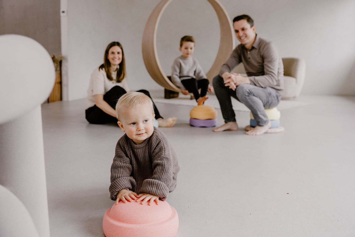 Fotostudio, Studio, Familienbilder, Familienfotos im Studio, Familienbilder im Tageslichtstudio Atelier Novae, Studiofotografie