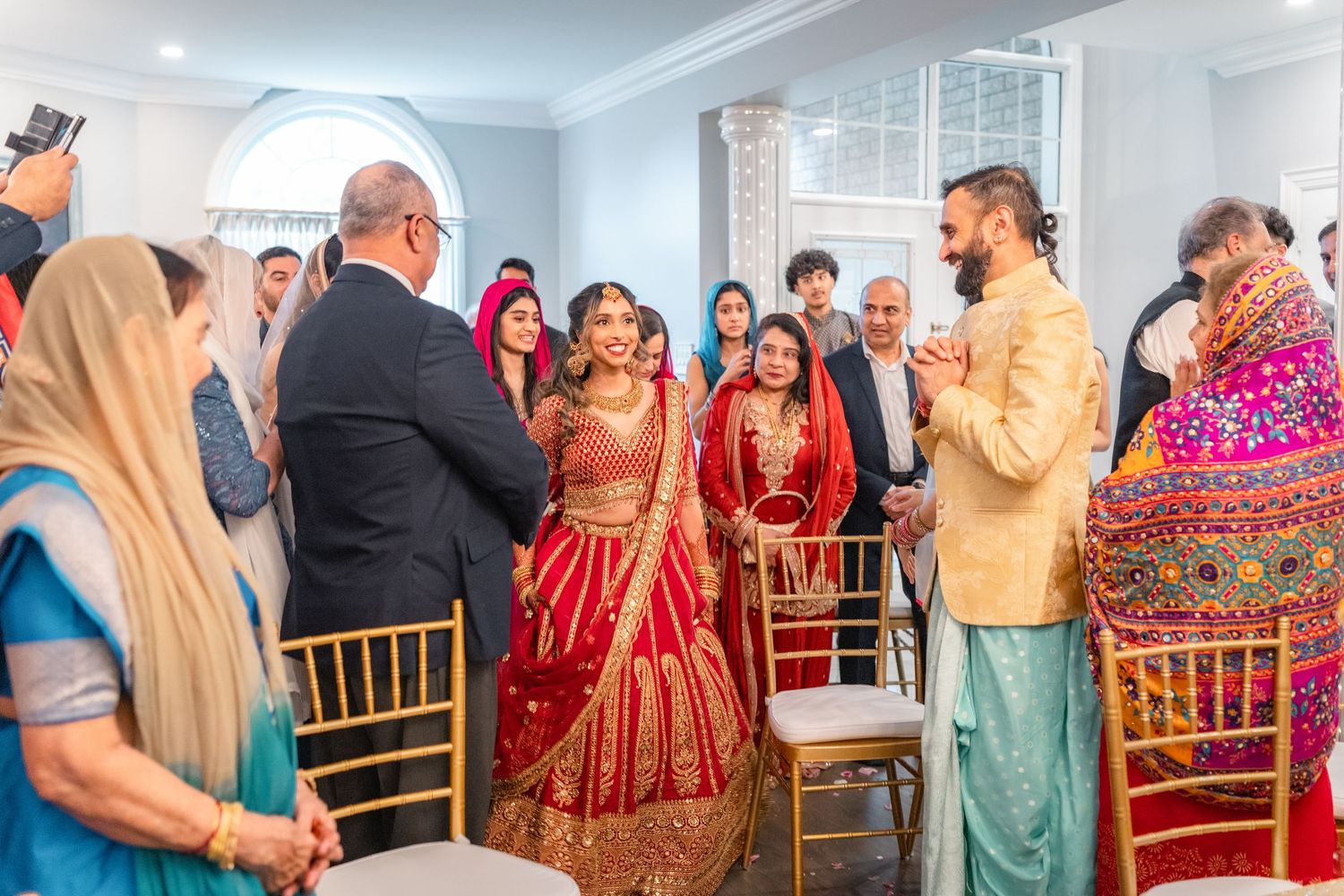 Bride grand enterence in her traditional clothing and their family is clapping