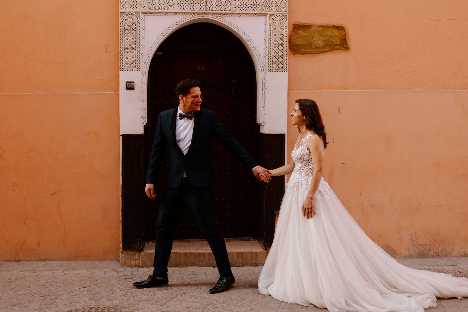 wedding marrakech, editorial bride and groom photoshoot in marrakech. marrakech wedding photographer