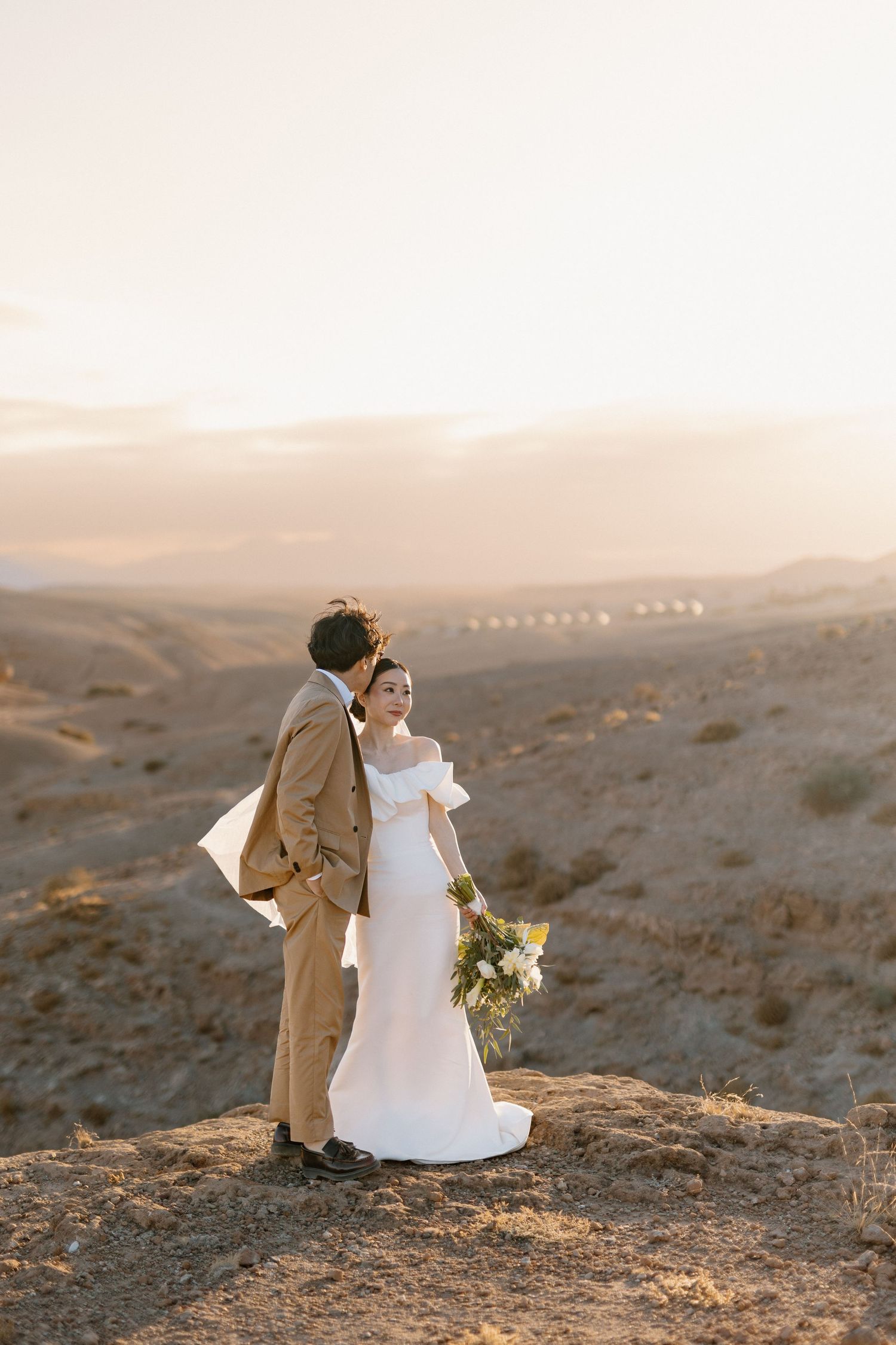 wedding  in the desert of agafay marrakech, editorial bride and groom photoshoot in agafay desert. marrakech wedding photographer