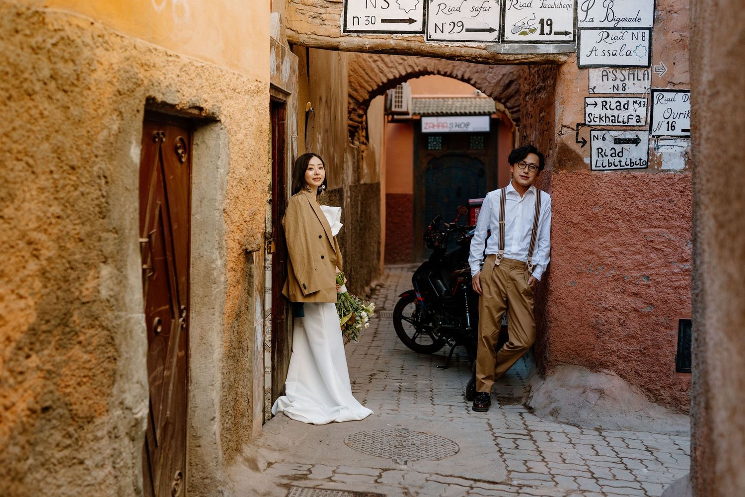 styled shoot in the streets of marrakech, wedding in marrakech