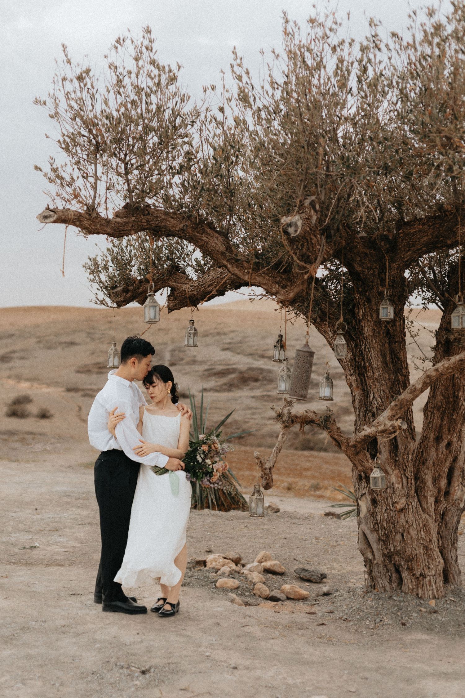 Romantic couple shoot in Morocco’s golden desert dunes