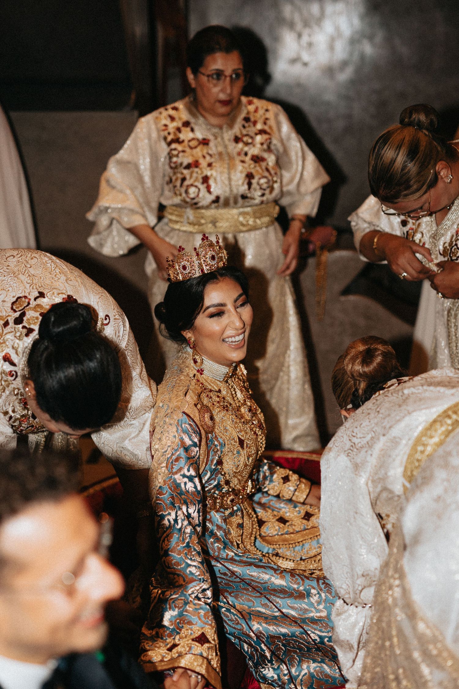 Grand Amaria entrance with bride in caftan at a Marrakech wedding celebration
