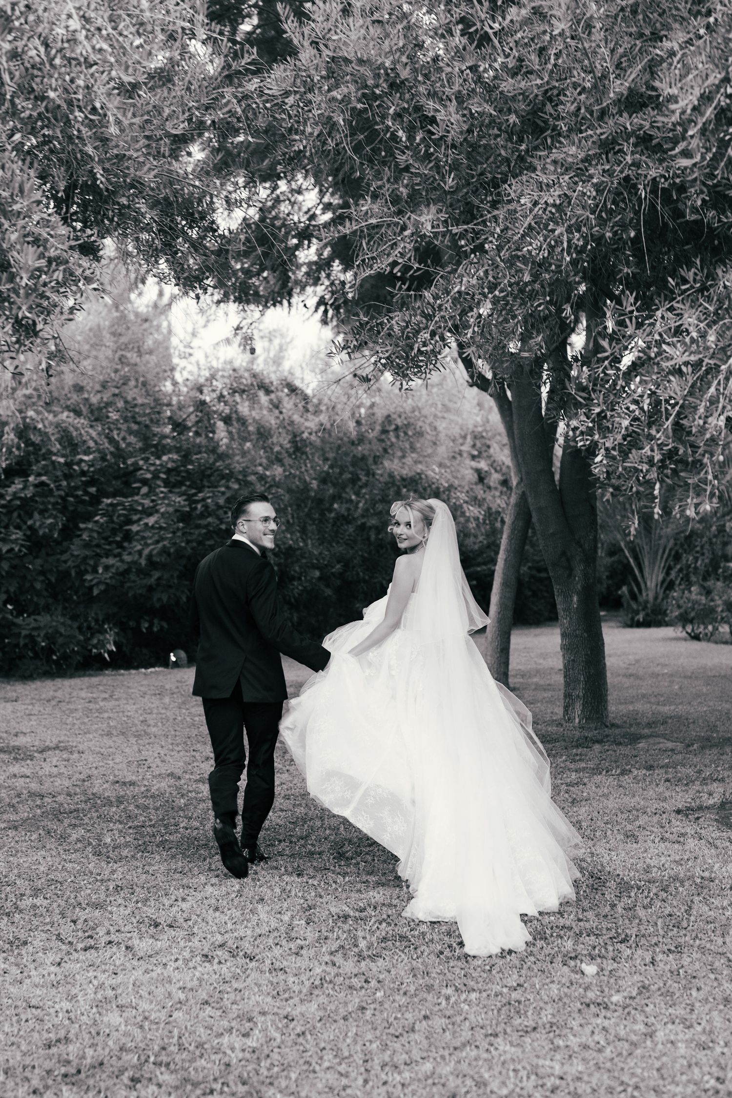 Marrakech wedding photographer capturing destination weddings, elopements, couples, and authentic moments in Morocco.
