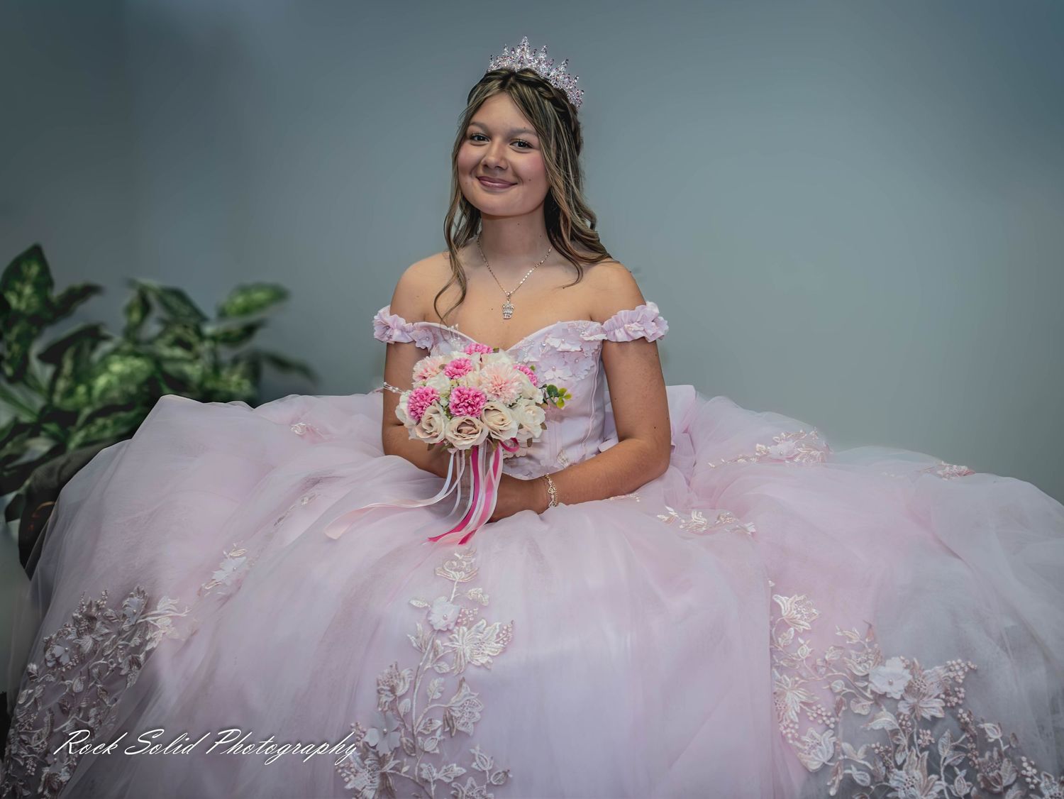Capturing your beautiful traditions. Browse stunning Quincean`era portraits, live party photography, and emotional family moments.