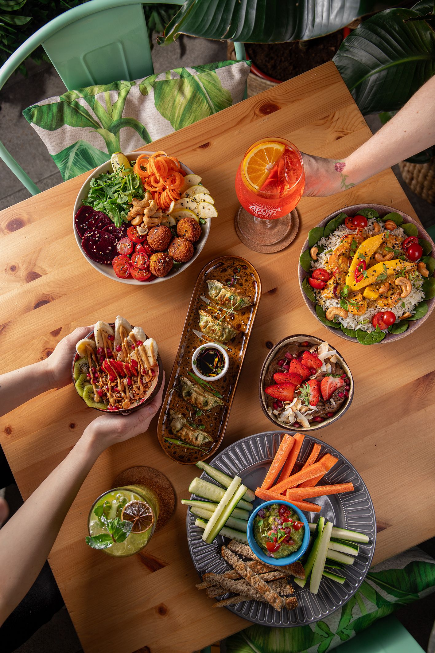 Mesa de brunch com styling de produto para redes sociais de restaurante — Nauisa Studio