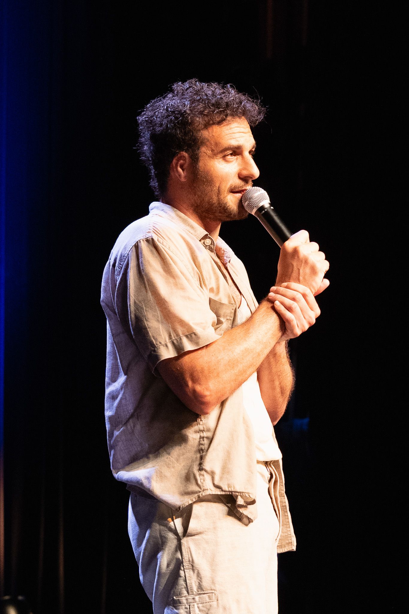 Reportage photo sur Amir, artiste interprète, en live sur scène
