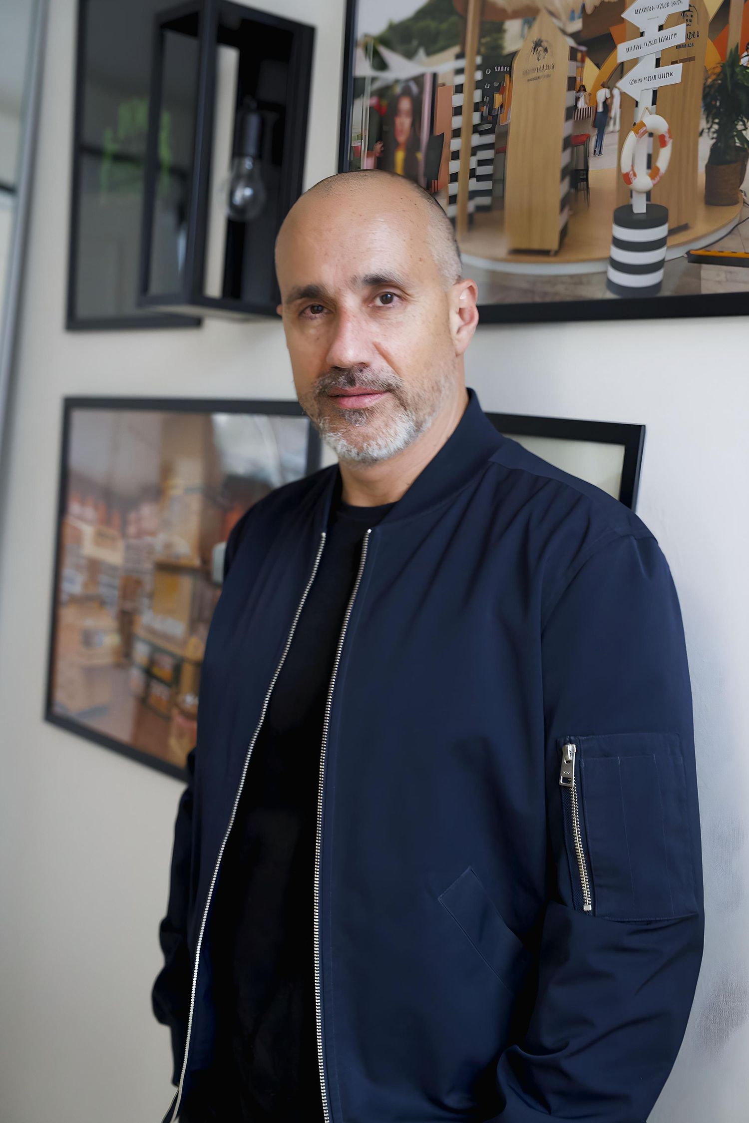 Portrait corporate de Dan Otmezguine pour le magazine Stratégies