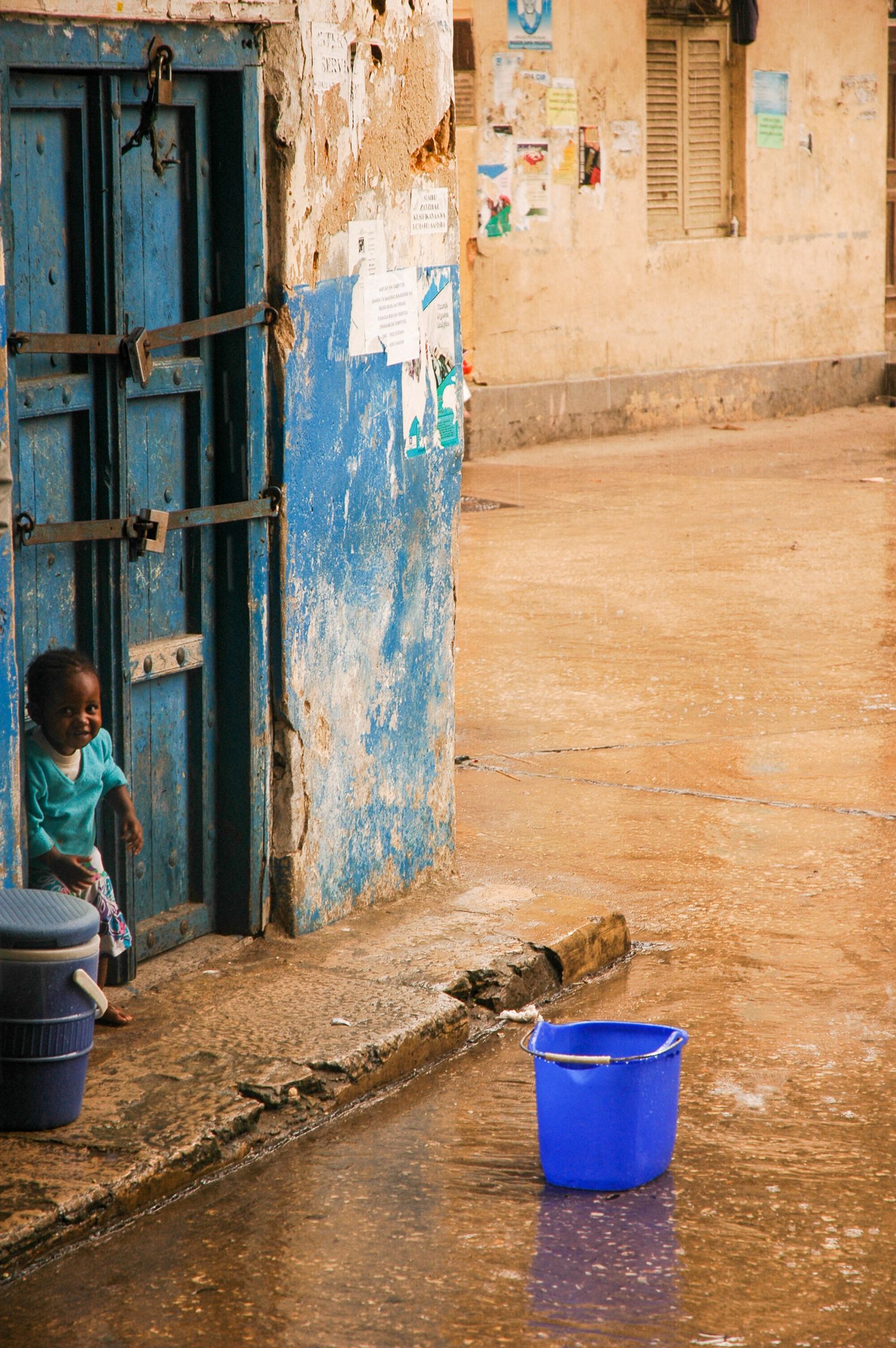 Reportage photo dans les rues de Zanzibar, Tanzanie. Scène authentique de la vie quotidienne à Zanzibar.