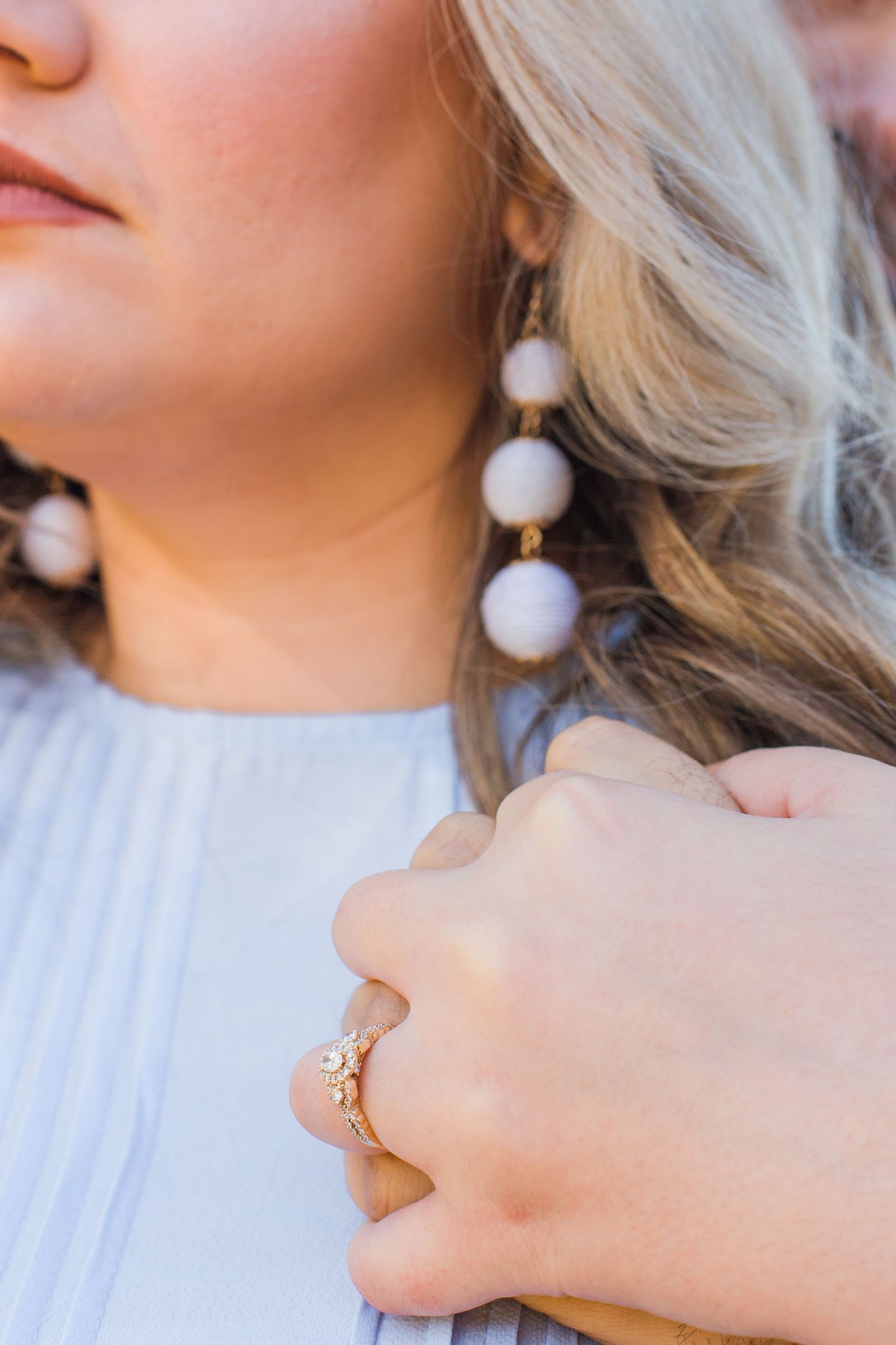 accessorizing engagement pictures
