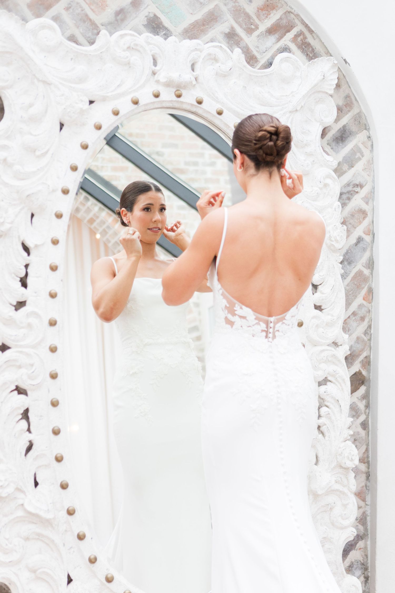Sequence showing the adjustment of a bridal dress before the ceremony.