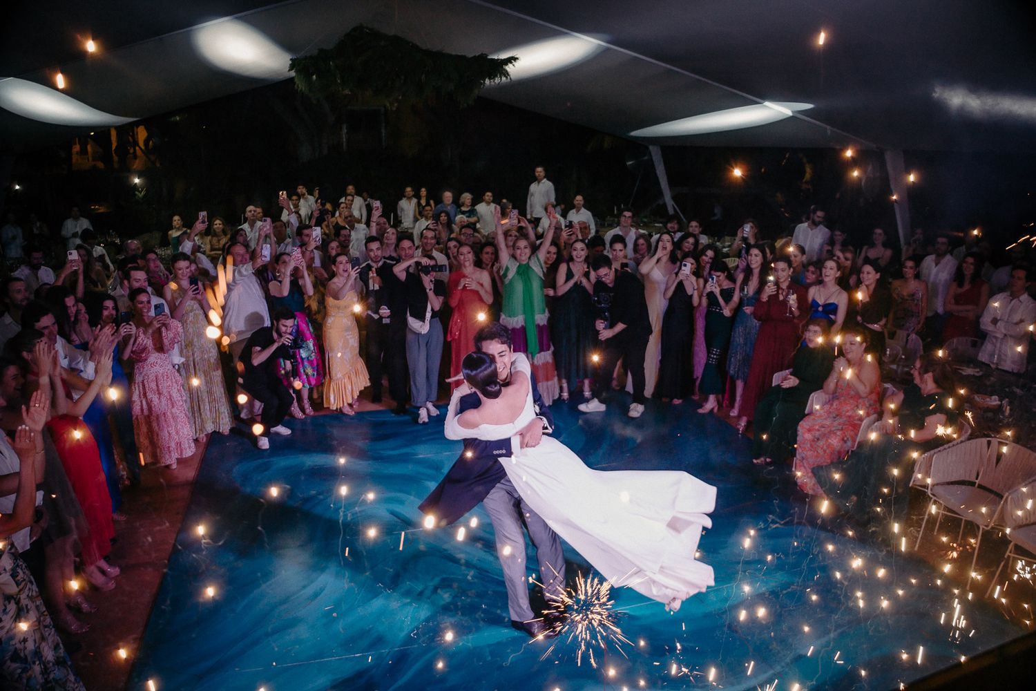 Primer baile de los novios durante recepción de boda en Mérida Yucatán