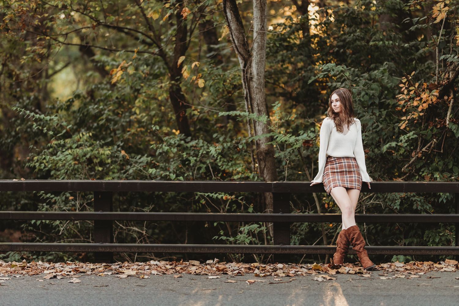 Girl stands leaning on fence at Highbanks Park in Columbus Ohio for Senior Portrait session with Tami Harris Photography