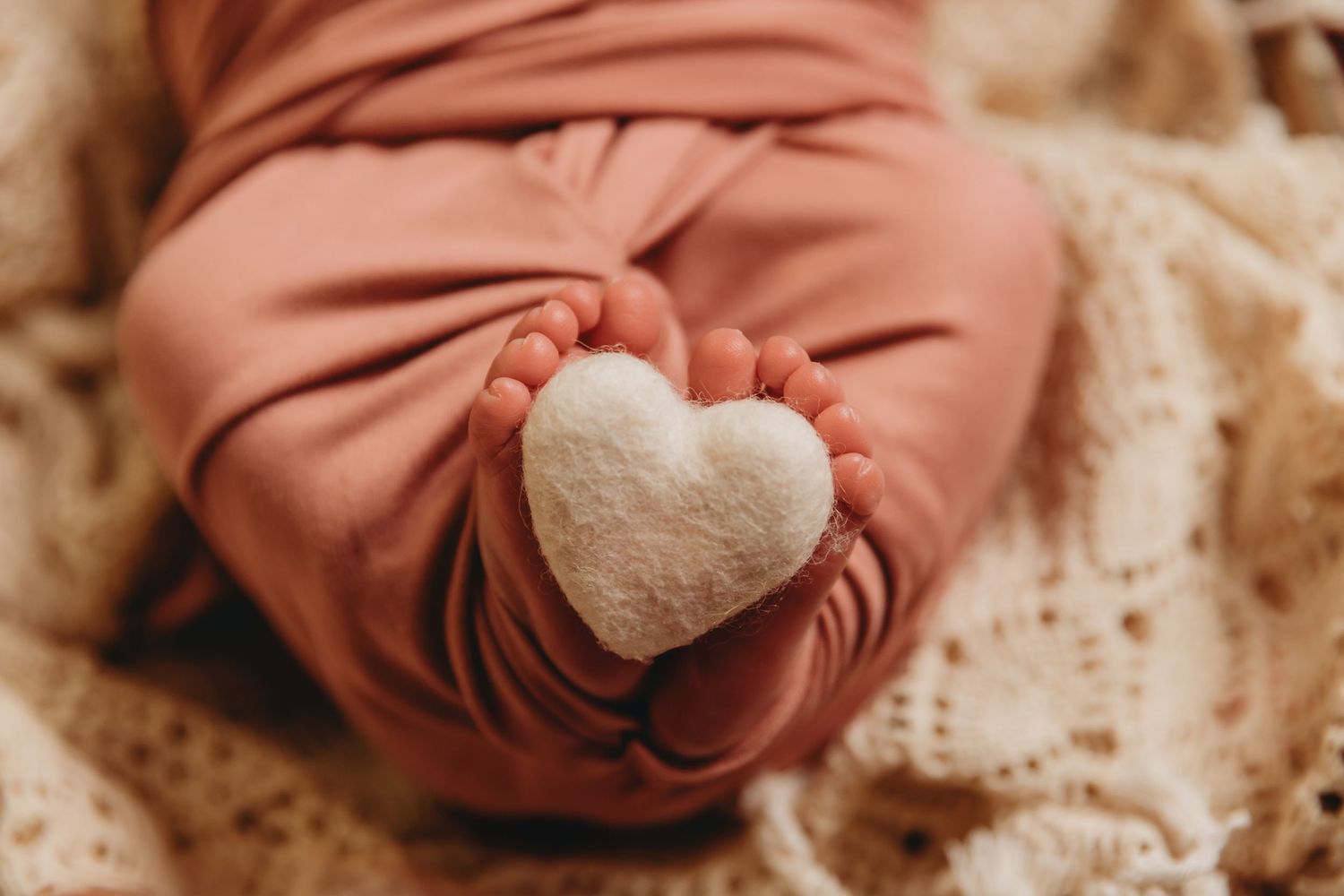 Newborn baby girl toes capturing during photo session with Tami Harris Photography in Worthington, Ohio