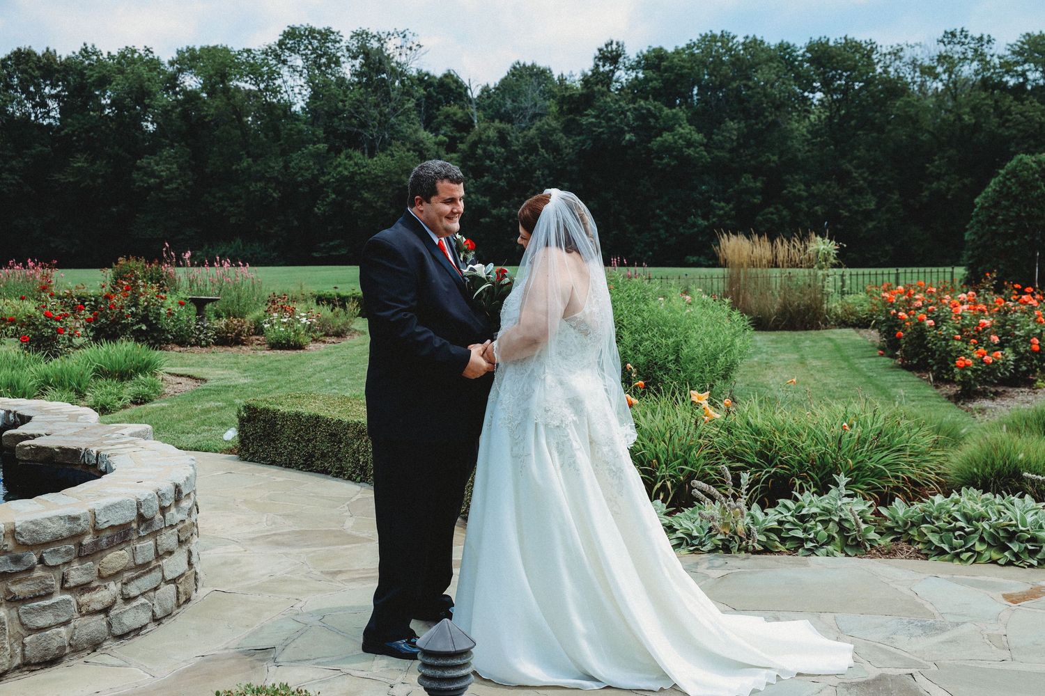 Kentucky wedding photography with candid couple moments