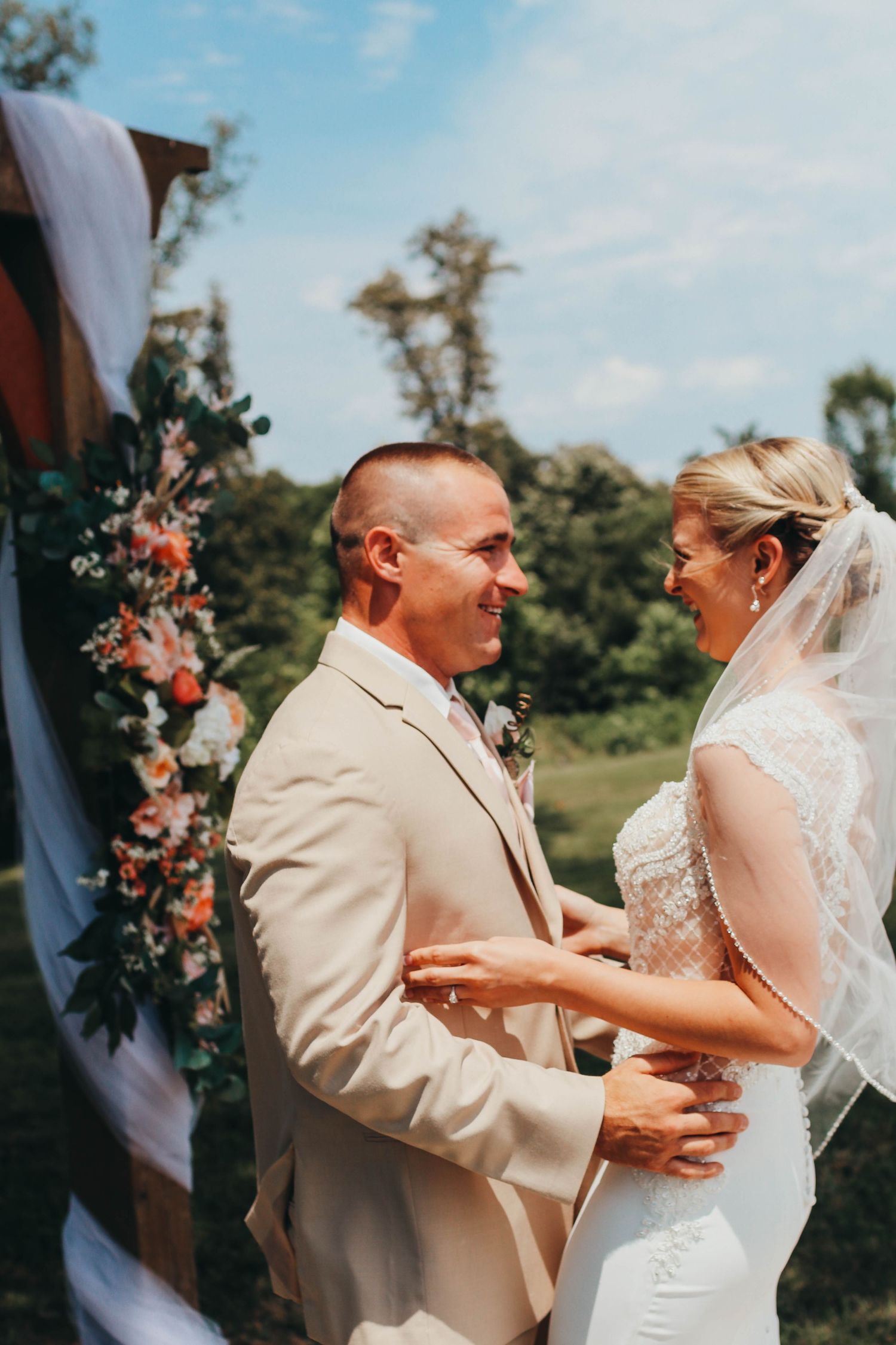 Kentucky wedding photography with candid couple moments