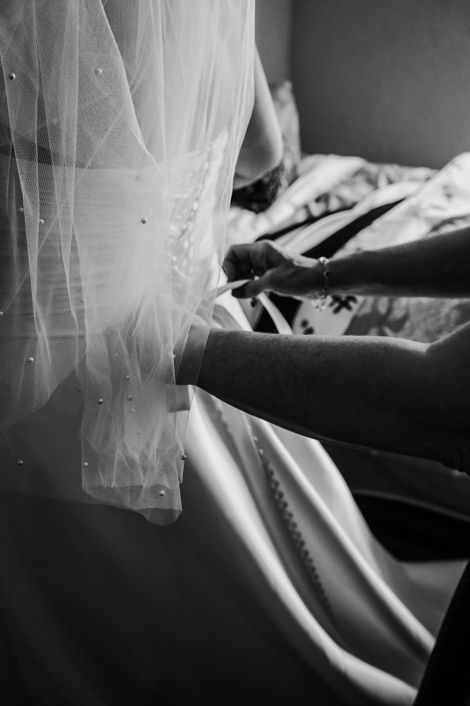 Kentucky wedding photography with candid couple moments