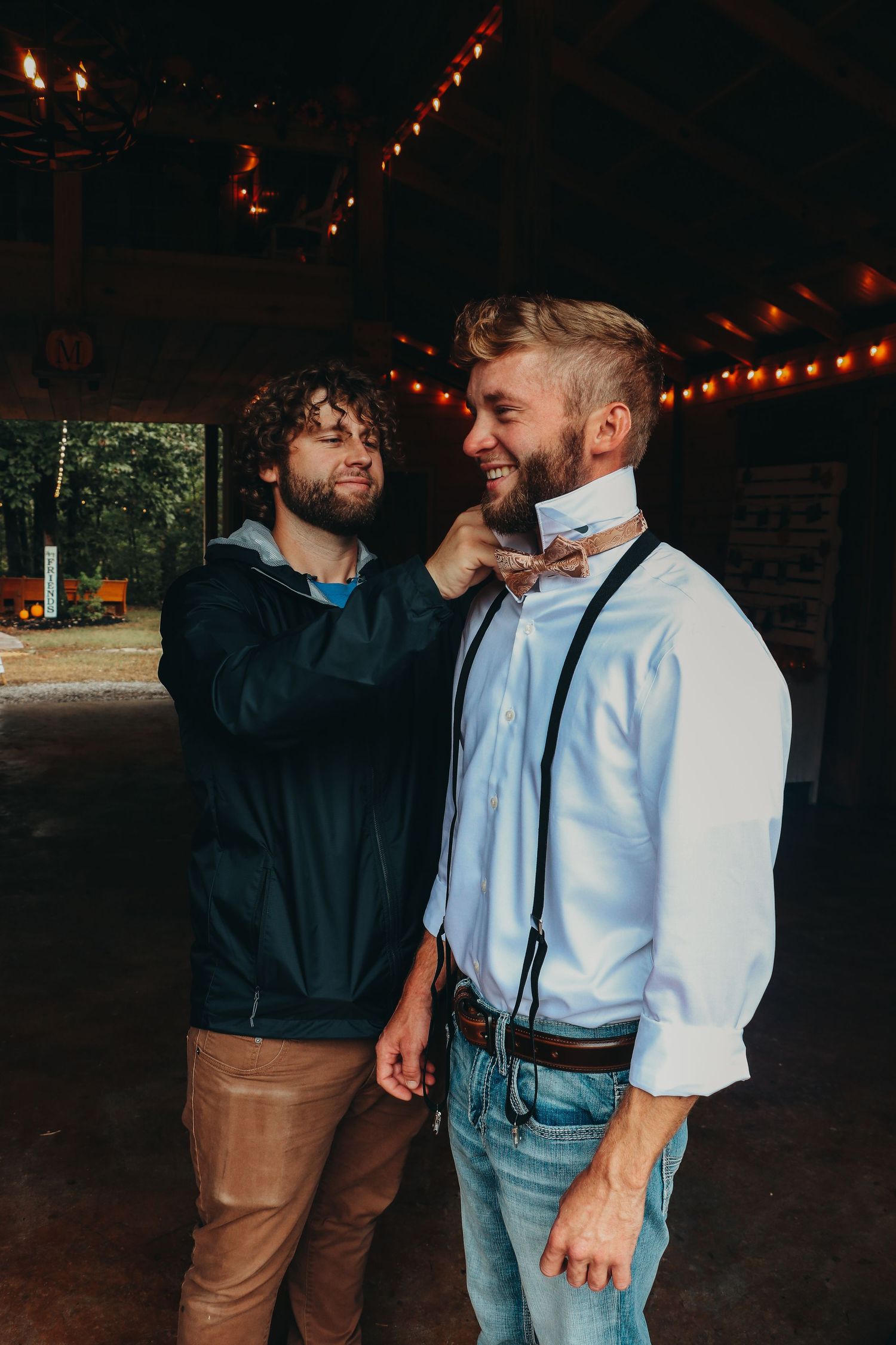 Kentucky wedding photographer capturing intimate wedding  moments
