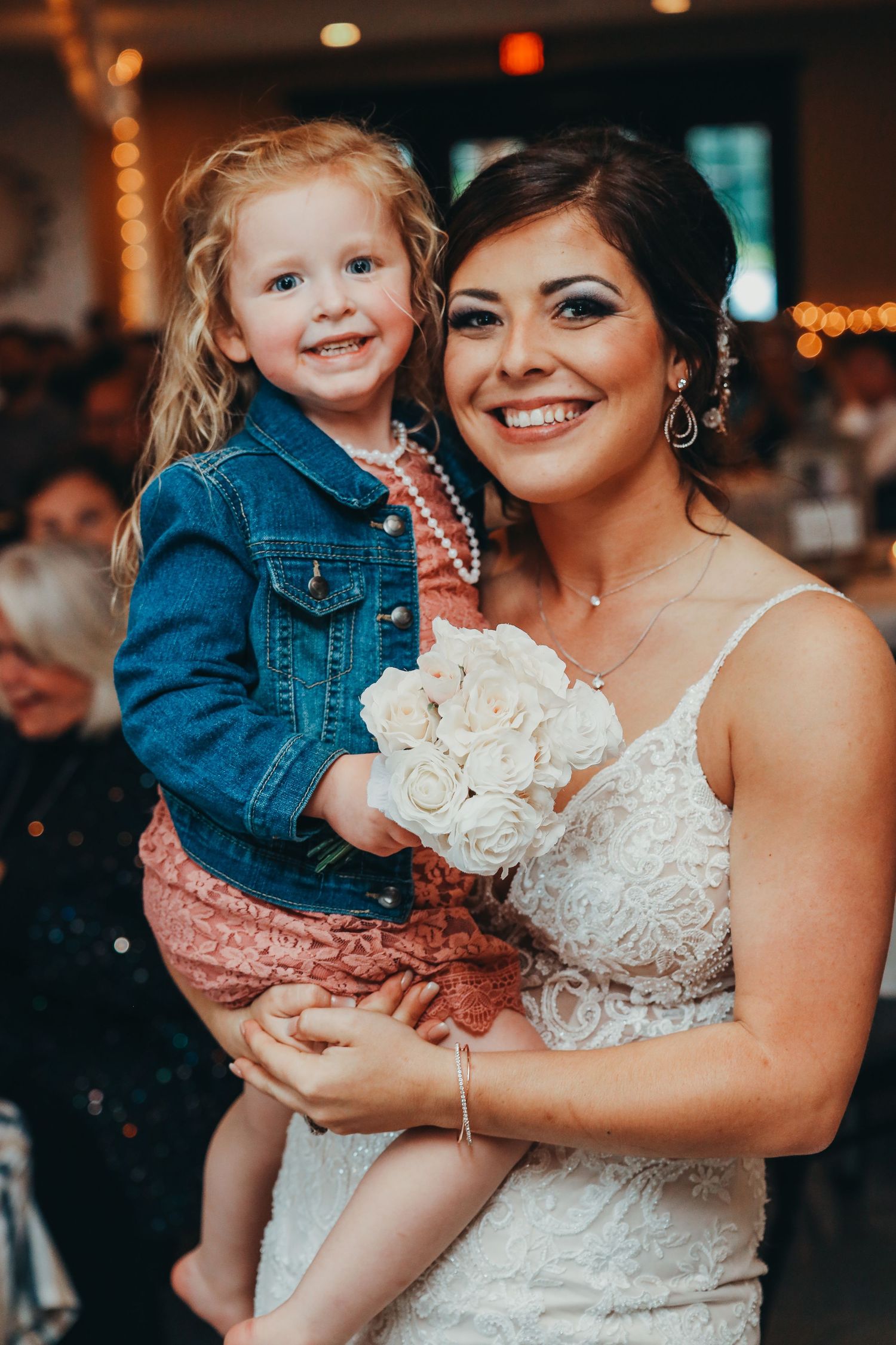 Kentucky wedding photography with candid wedding moments