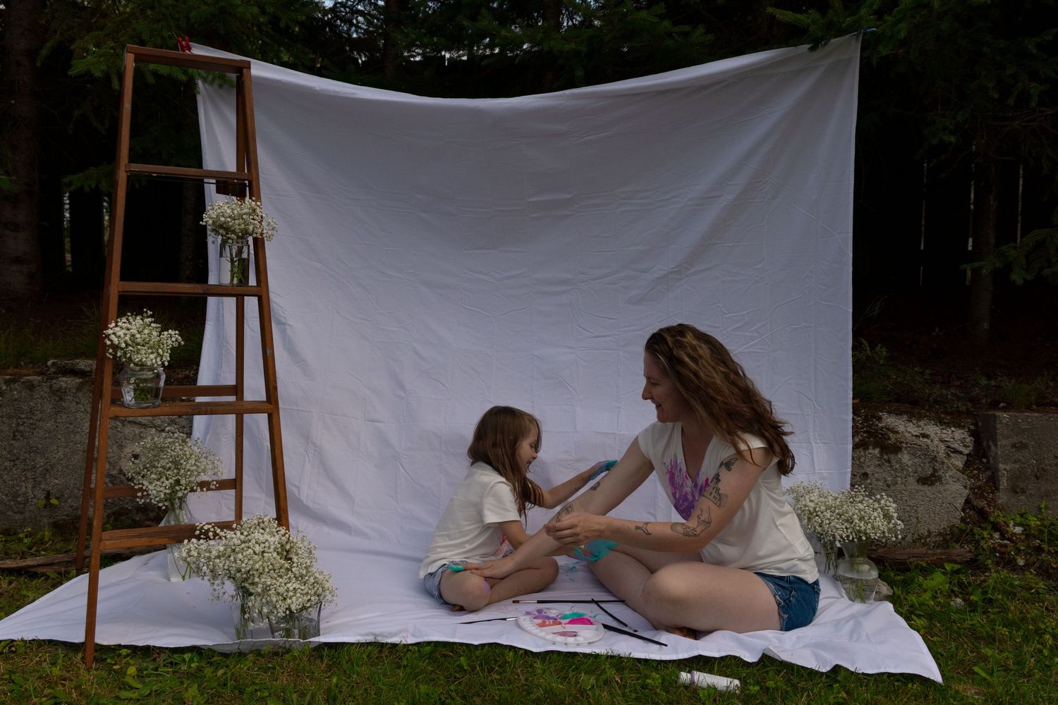 Mommy & Me outdoor paint photoshoot