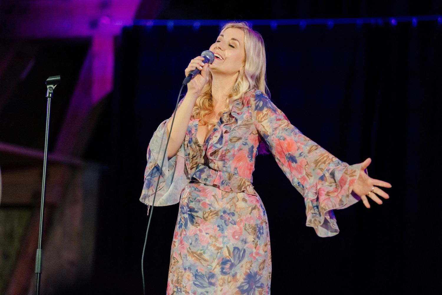 Emmi Christenssons konsert på Borgviks Gård tillsammans med  Jonatan Bengtsson. Fotograf Rebecca Nordin.