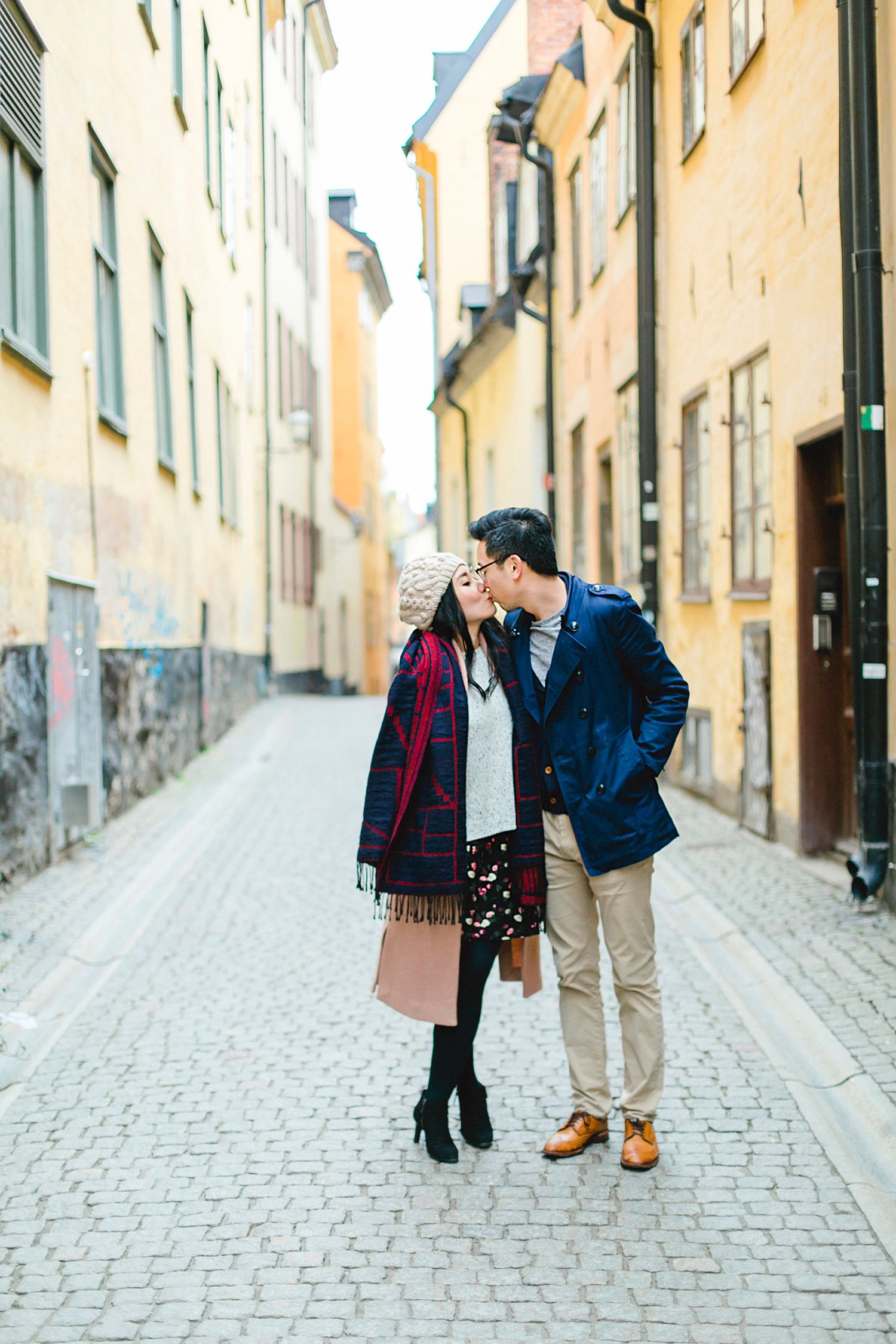 Parfotografering i Gamla stan och skeppsholmsbron i Stockholm. Fotograf Rebecca Nordin.