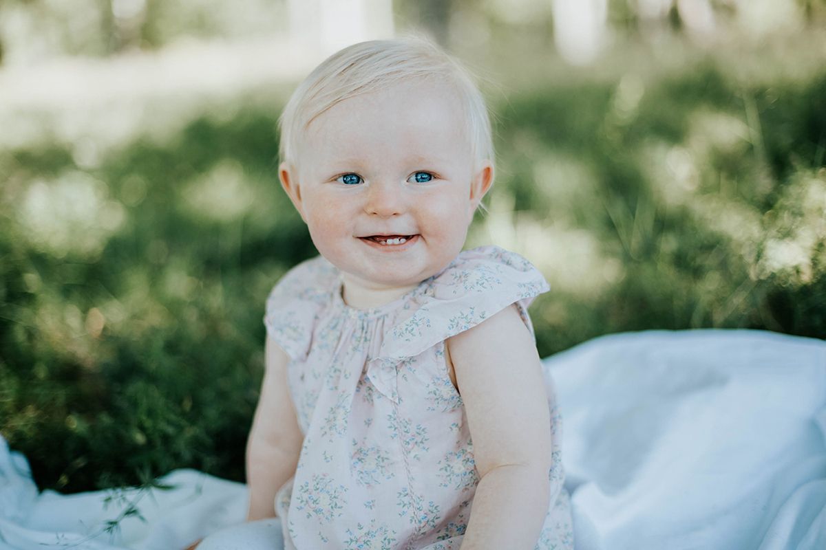 Barn- och familjefotografering på Hammarö utanför Karlstad. Fotograf i Karlstad Rebecca Nordin.