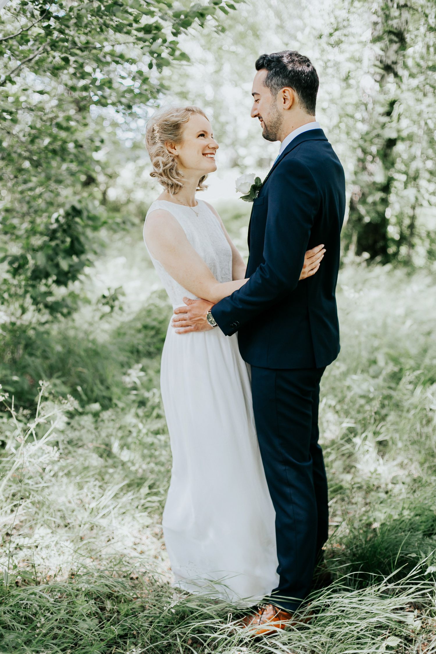 Bröllop Lydia och Foad på Elite Stadshotellet i Karlstad. Fotograf Rebecca Nordin. Bröllopsfotografering på Färjestad, Karlstad.