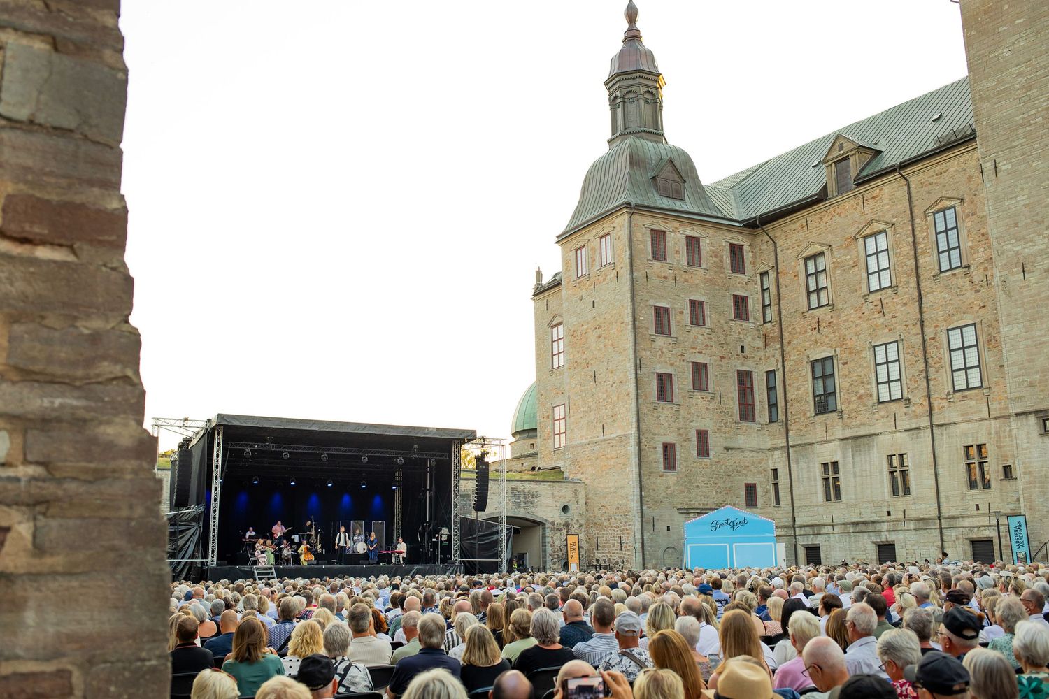 Musikalkväll med Peter Johansson och Emmi Christensson i Vadstena slott. sångkollektivet. Fotograf Rebecca Nordin.