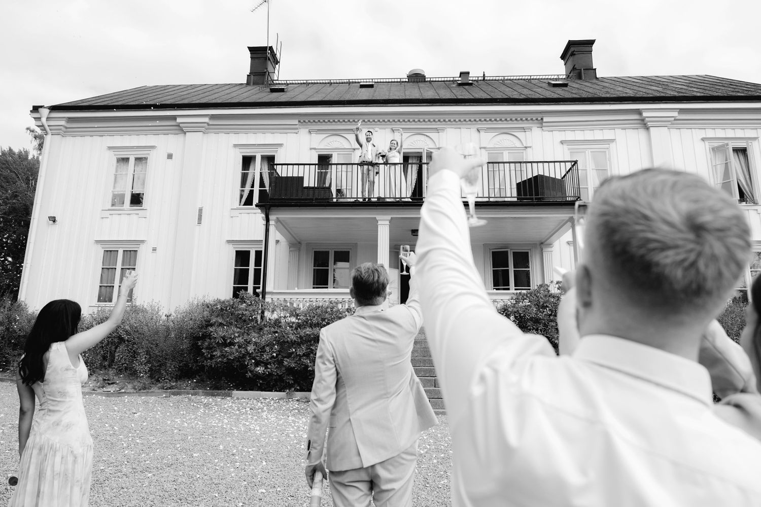 Bröllop på Presteruds herrgård i Kristinehamn. Bröllopsfotograf Rebecca Nordin i Karlstad. Brudskål.