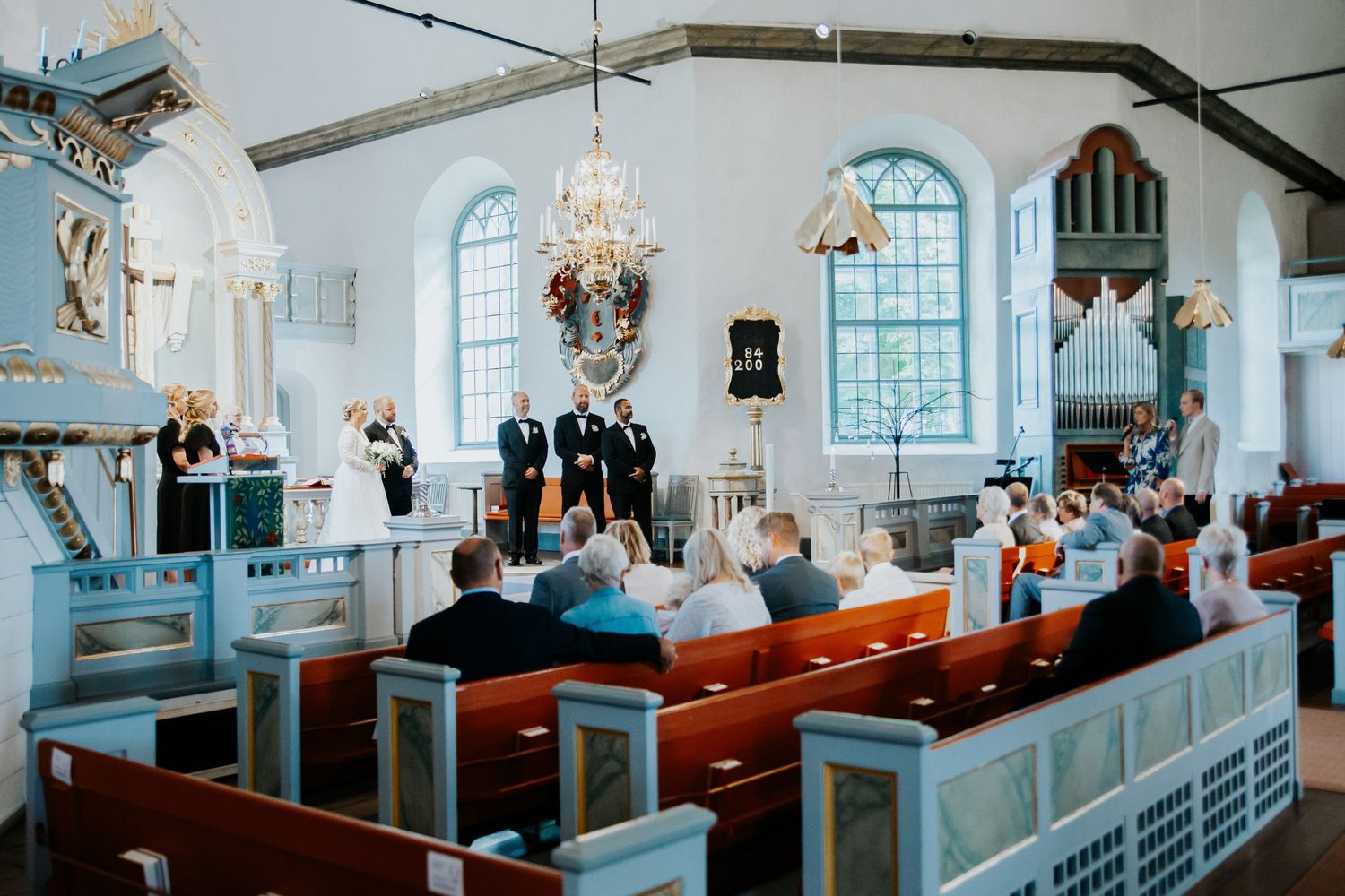 Malin och Kents bröllop i Grava kyrka i Karlstad. Bröllopsfotograf Rebecca Nordin.