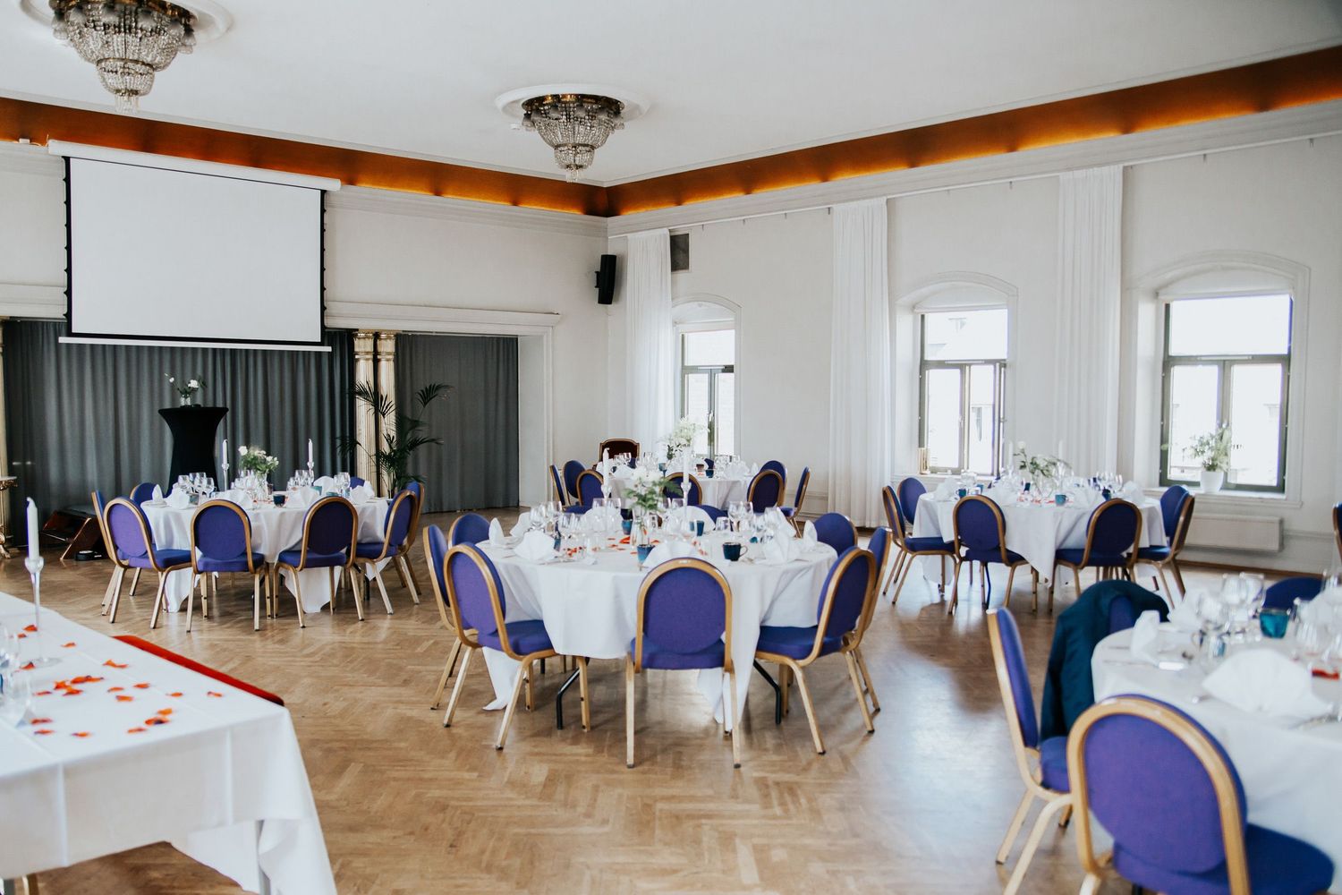 Bröllop Lydia och Foad på Elite Stadshotellet i Karlstad. Fotograf Rebecca Nordin. Bröllopsfotografering på Färjestad, Karlstad.