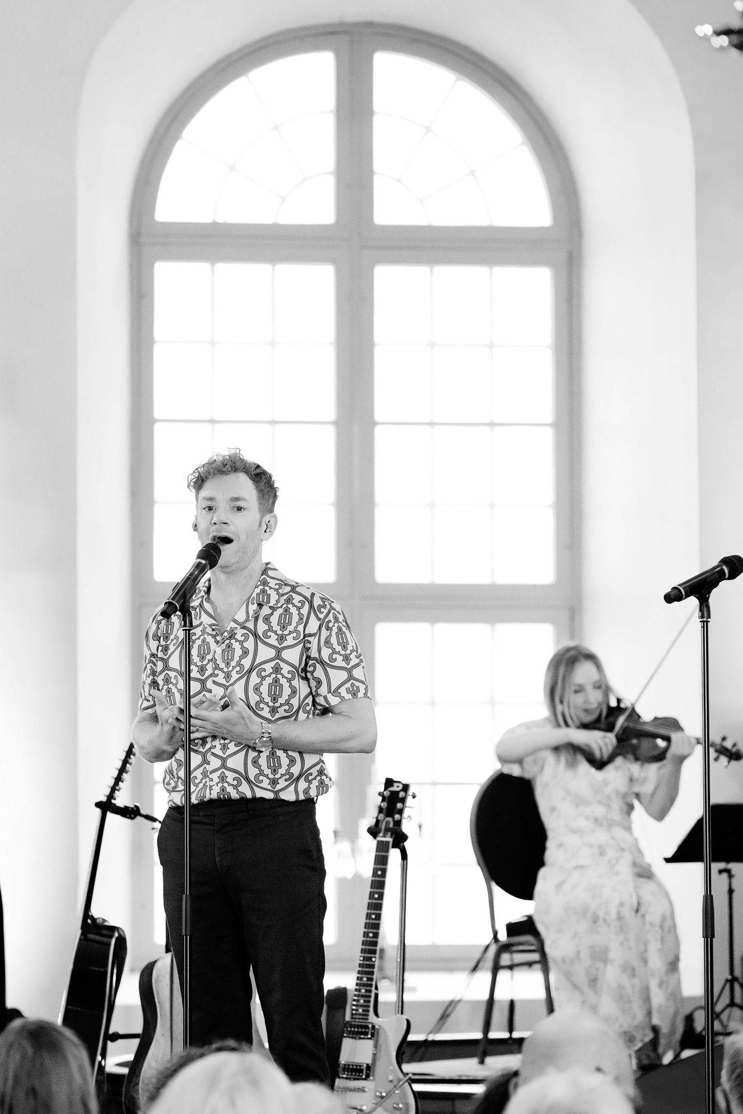 Sommarkonsert med Peter Johansson och Matilda Grün 2025. Kusiner och familj. Fotograf Rebecca Nordin.