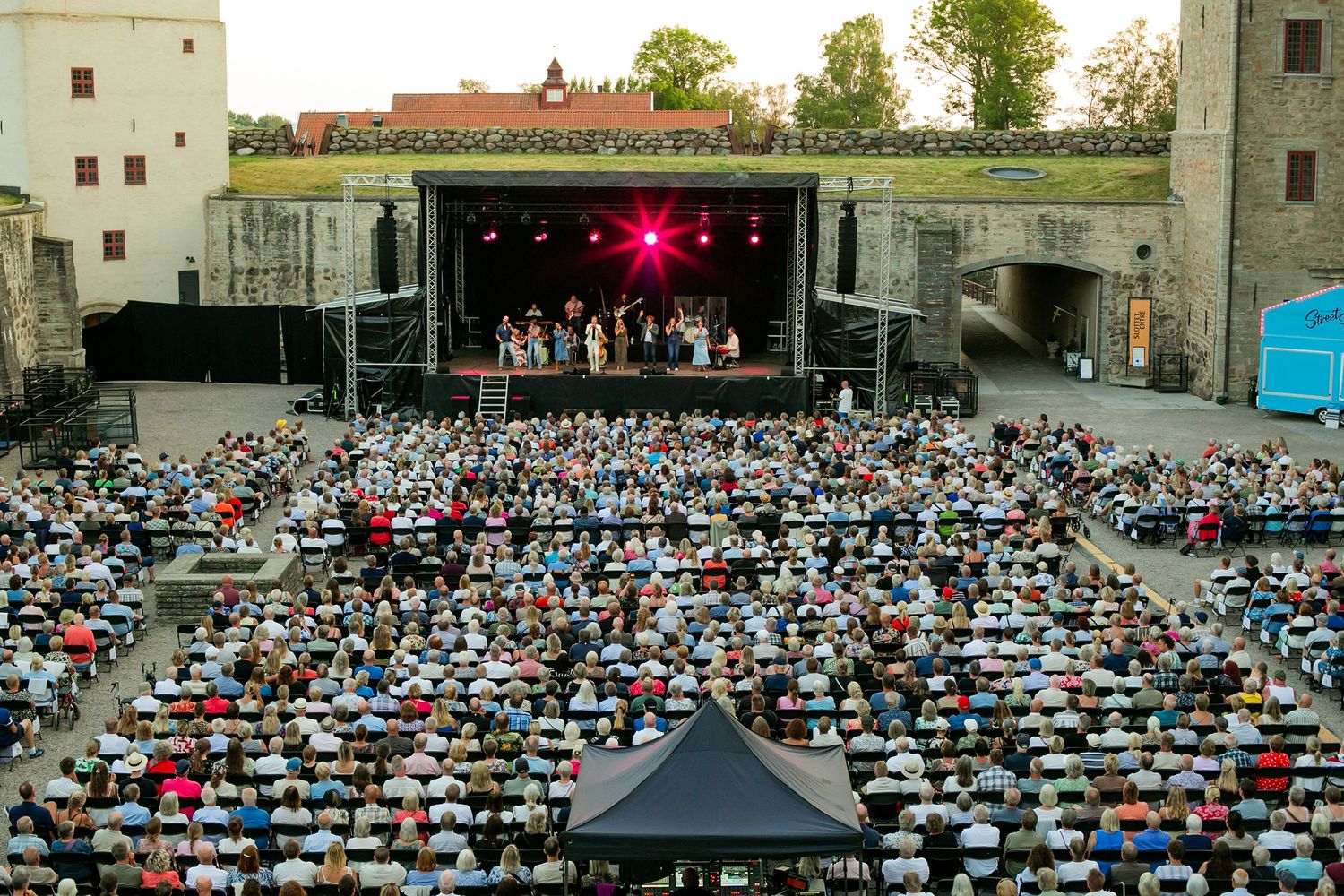 Musikalkväll med Peter Johansson och Emmi Christensson i Vadstena slott. sångkollektivet. Fotograf Rebecca Nordin.