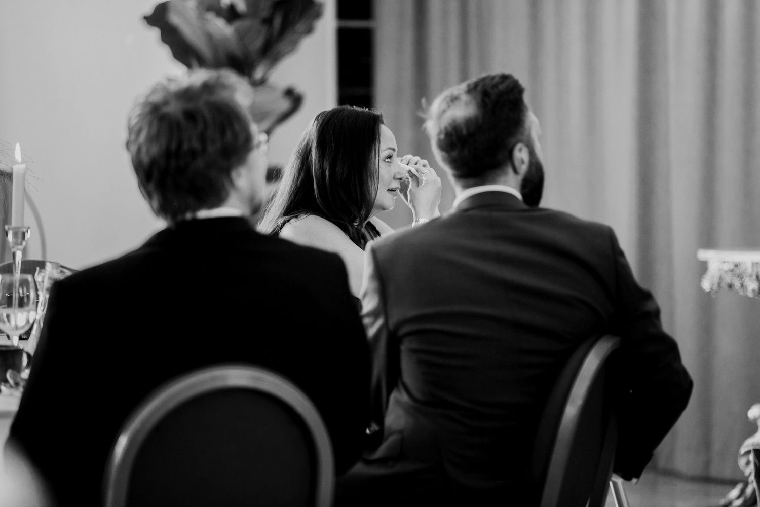 Bröllop Lydia och Foad på Elite Stadshotellet i Karlstad. Fotograf Rebecca Nordin. Bröllopsfotografering på Färjestad, Karlstad.