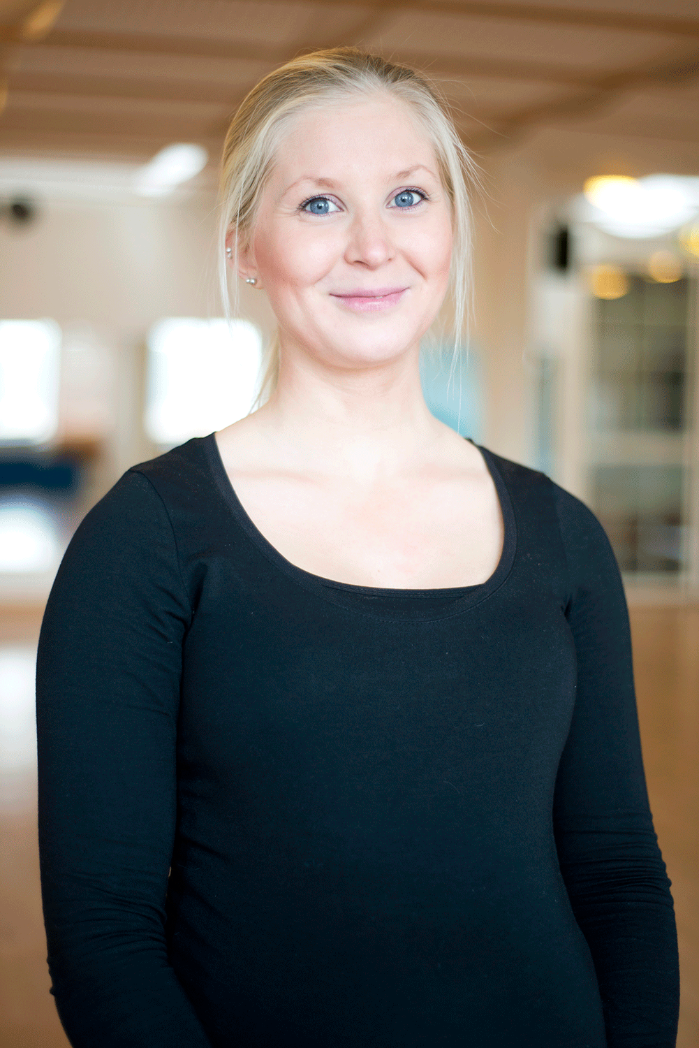 Porträtt på personlig tränare Carolinn i Karlstad.