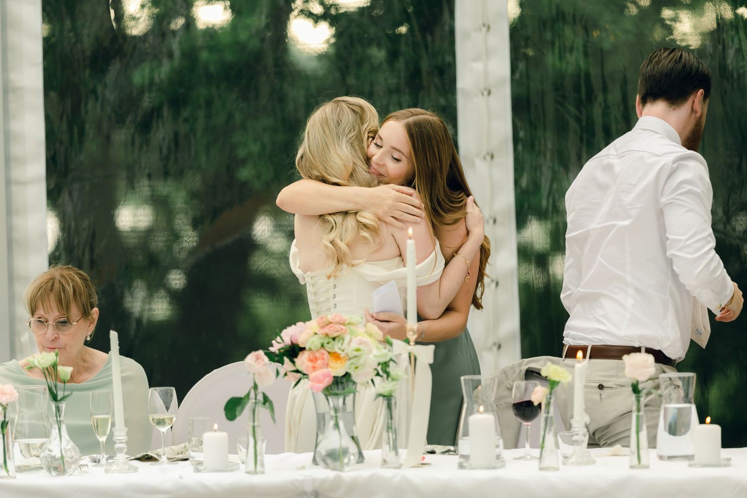 Bröllop på Presteruds herrgård i Kristinehamn. Bröllopsfotograf Rebecca Nordin i Karlstad. Bröllopsmiddagen.